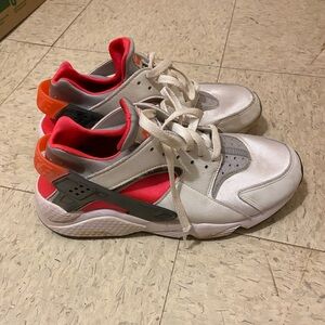 Brand new Mens 8.5 Nike Air Huaraches